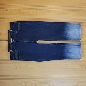 White House Black Market Noir White & Blue Denim Ombre Fade lowrise Capri